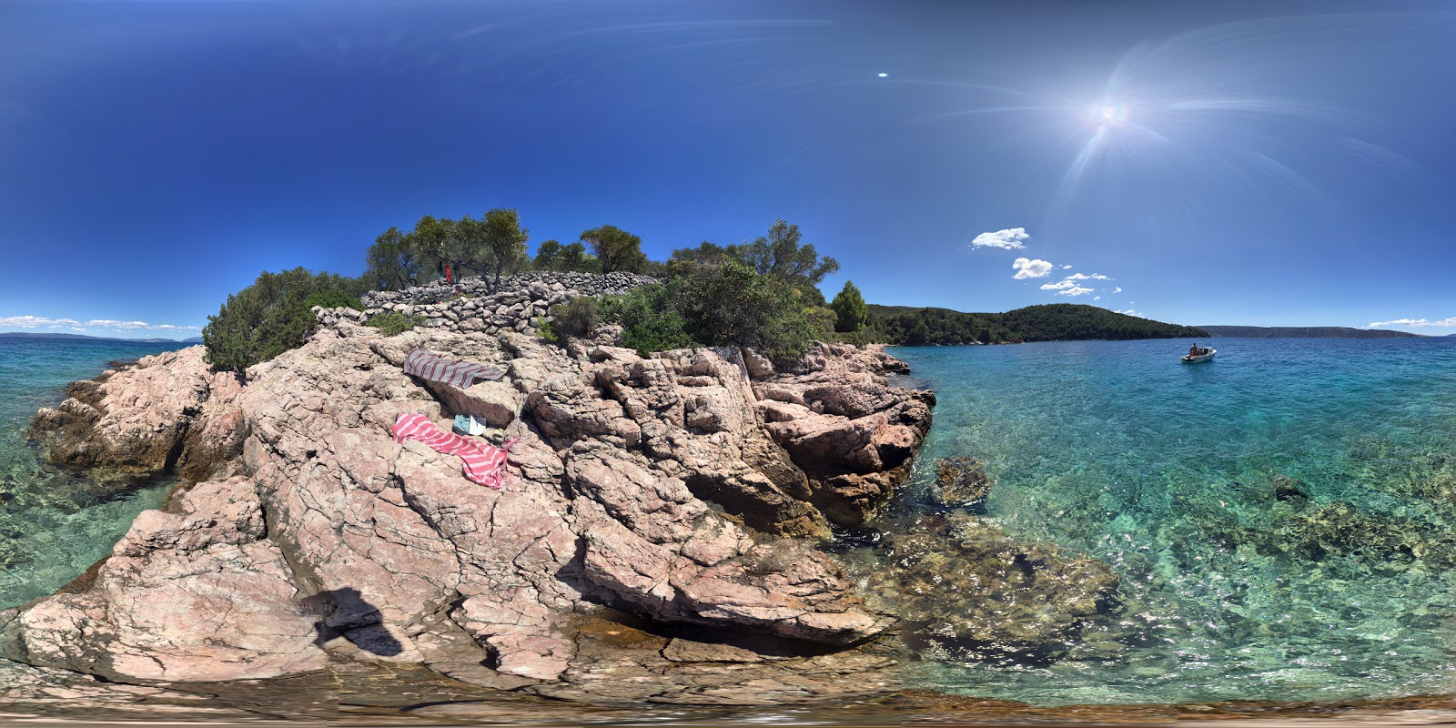 Foto di Divlja beach zona selvaggia