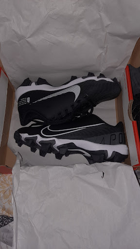 Shoe Store «Hibbett Sports», reviews and photos, 2048 W Oaklawn Rd #230, Pleasanton, TX 78064, USA