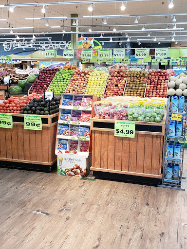 Grocery Store «Super Associated Marketplace», reviews and photos, 410 W 207th St, New York, NY 10034, USA