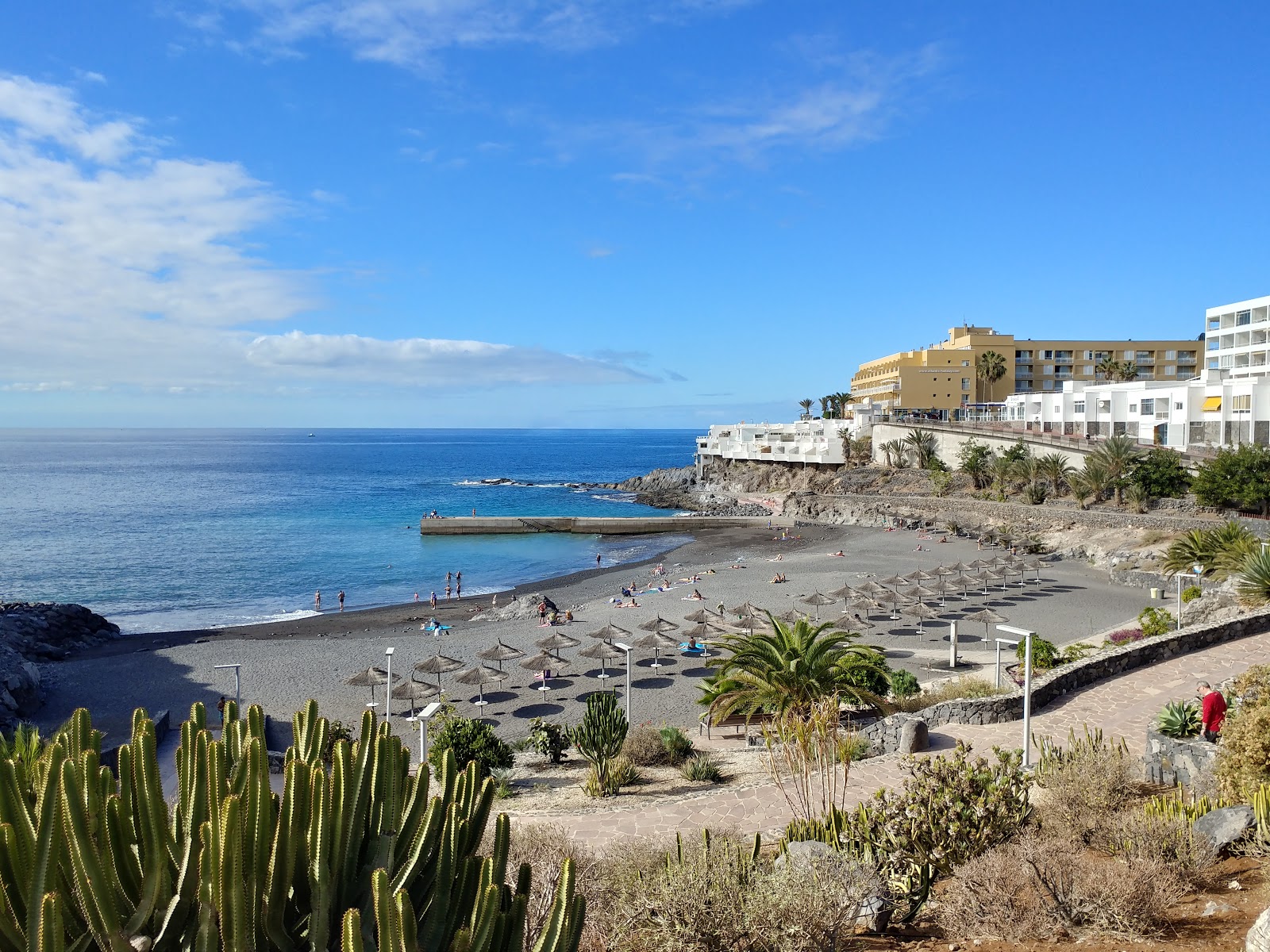 Foto de Playa de Ajabo con arena gris y guijarros superficie