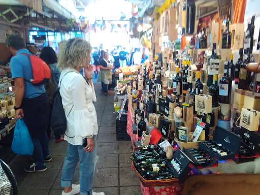 Trinket shops in Oporto