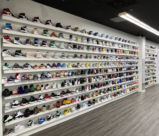 Shoe Store «Request», reviews and photos, 410 4 Seasons Town Center Ent, Greensboro, NC 27407, USA