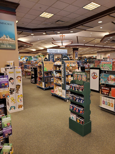 Book Store «Barnes & Noble Booksellers Maple Grove», reviews and photos, 8040 Wedgewood Ln N, Maple Grove, MN 55369, USA