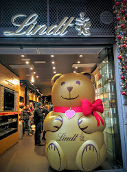 Lindt Chocolate Shop Roma