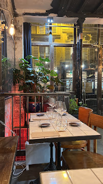Atmosphère du Restaurant YUM SAKEBAR à Paris - n°3