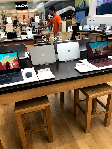 Computer Store «Microsoft Store - Aventura Mall», reviews and photos, 19575 Biscayne Blvd #1565, Aventura, FL 33180, USA
