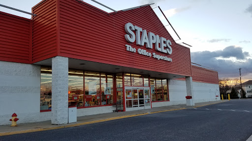 Staples, 1296 Lititz Pike, Lancaster, PA 17601, USA, 
