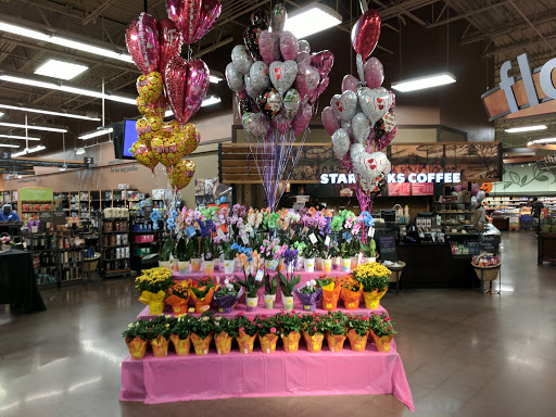 Grocery Store «Kroger», reviews and photos, 4777 Kenard Ave, Cincinnati, OH 45232, USA