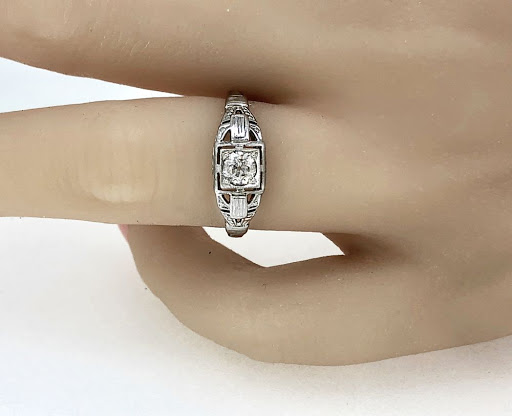 Jewelry Store «Gesner Estate Jewelry», reviews and photos, 1600 W Bay Dr, Largo, FL 33770, USA