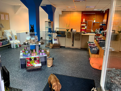 B.A.R.F. & Co., Der Laden für Hunde und Katzen unter Niederfüllbach, 