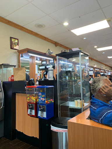 Barber Shop «Cut N Corners Barbershop», reviews and photos, 8901 Pembroke Rd, Pembroke Pines, FL 33025, USA