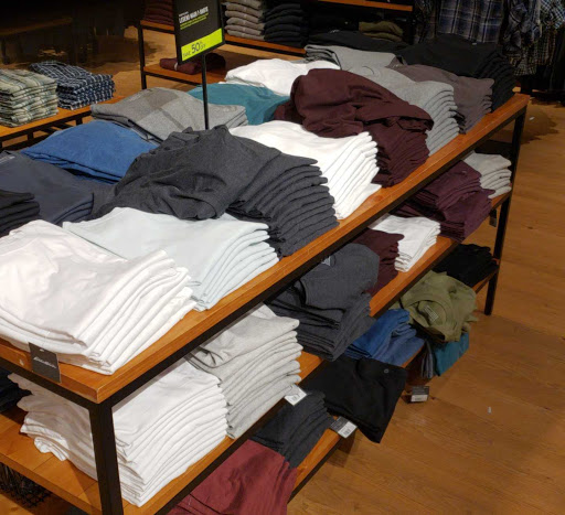 Clothing Store «Eddie Bauer Outlet», reviews and photos, 18501 Outlet Blvd #300, Chesterfield, MO 63005, USA