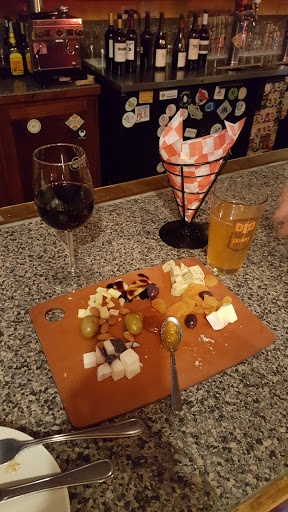 Gastropub «Tuscan Market & Wine Shop», reviews and photos, 141 W Wing St, Arlington Heights, IL 60005, USA