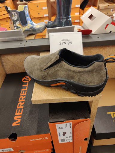 Shoe Store «DSW Designer Shoe Warehouse», reviews and photos, 2485 Richmond Ave, Staten Island, NY 10314, USA