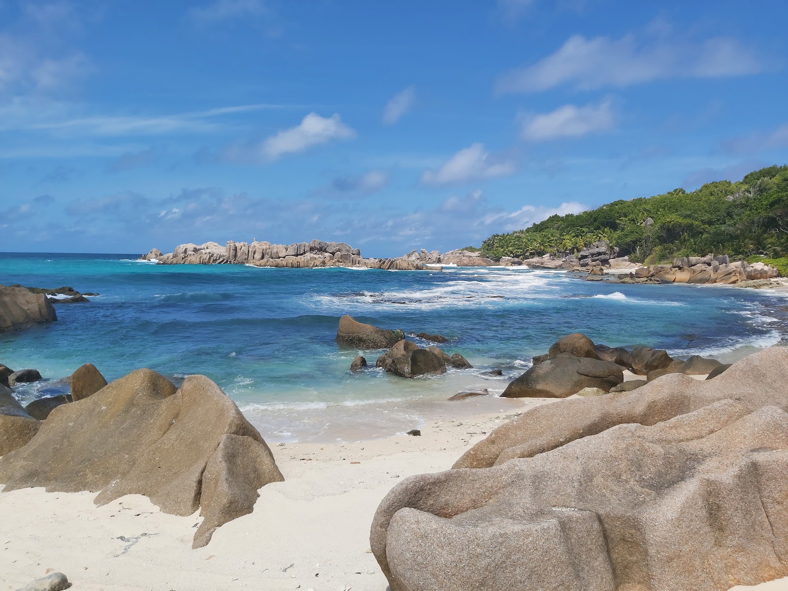 Φωτογραφία του Grand l'Anse Beach με φωτεινή άμμος επιφάνεια