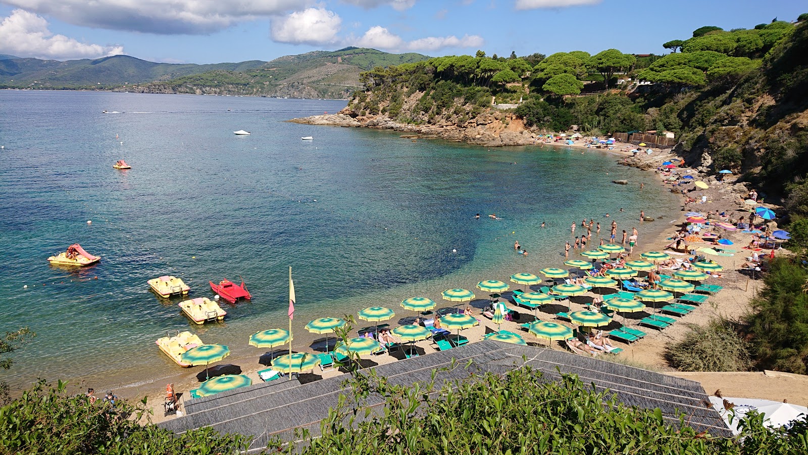 Foto von Spiaggia Di Zuccale mit beiger sand Oberfläche