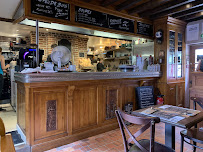 Atmosphère du Restaurant français Le Pot du Clape à Montreuil-sur-Mer - n°6
