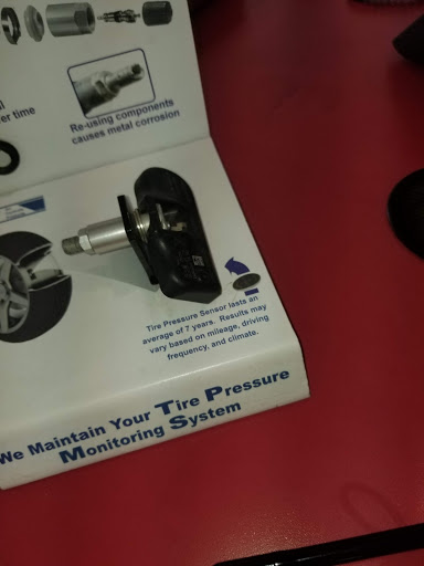 Tire Shop «Discount Tire Store - Crestwood, IL», reviews and photos, 13550 S Cicero Ave, Crestwood, IL 60445, USA