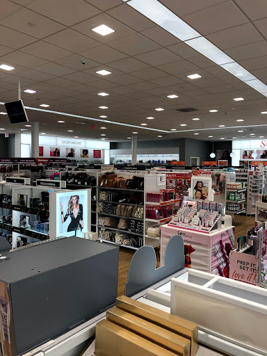 Hair Salon «Ulta Beauty», reviews and photos, 7735 W Ridgewood Dr, Parma, OH 44129, USA