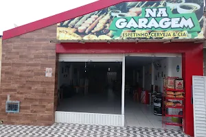 Na Garagem image