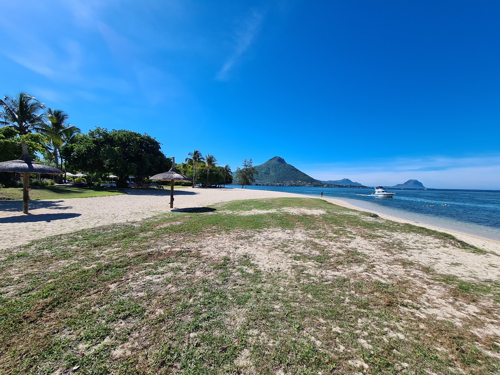 Maradiva Beach'in fotoğrafı kısmen otel alanı