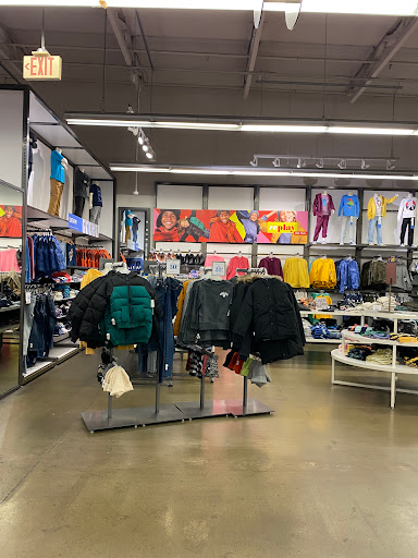 Clothing Store «Old Navy», reviews and photos, 3581 N Freeway Blvd, Sacramento, CA 95834, USA