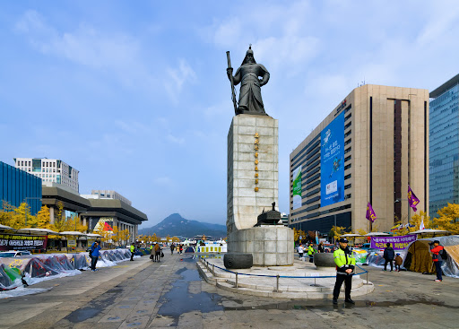 Statue of Admiral Yi Sun Shin