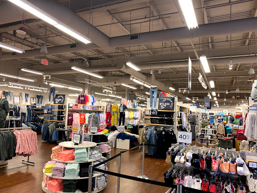 Clothing Store «Gap Outlet», reviews and photos, 640 Bergen Town Center, Paramus, NJ 07652, USA