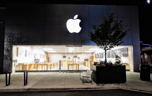 Computer Store «Apple Suburban Square», reviews and photos, 61 Saint James Pl, Ardmore, PA 19003, USA