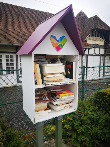 Boîte à livre de la gare de Lisieux à Lisieux