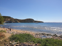 Spiaggia di Santa Caterina di Pittinuri'in fotoğrafı dağlarla çevrili