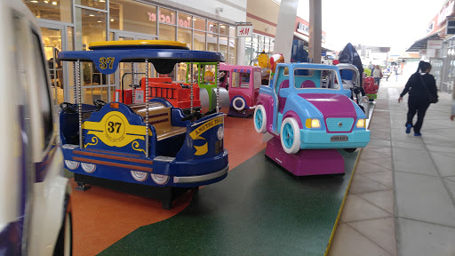 Shopping Mall «Taubman Prestige Outlets», reviews and photos, 17057 N Outer 40 Rd, Chesterfield, MO 63005, USA