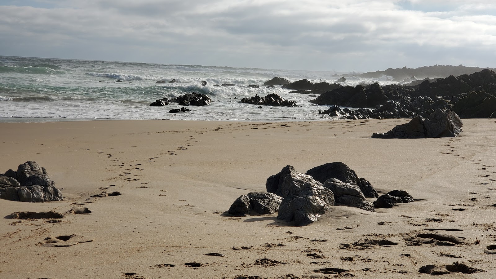 Foto von Wasserna's beach mit feiner beiger sand Oberfläche