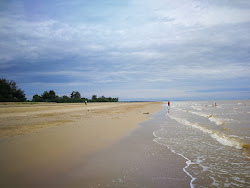 Tanjung Kembang Beach'in fotoğrafı düz ve uzun ile birlikte