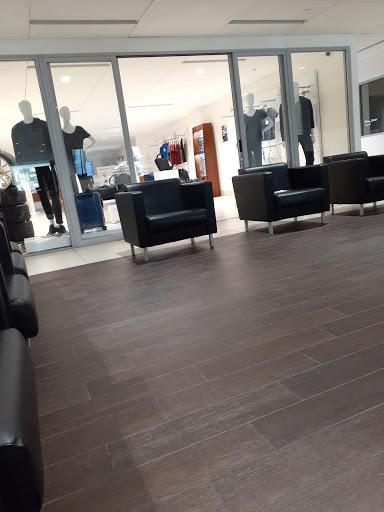 BMW Dealer «Chapman BMW On Camelback», reviews and photos, 830 E Camelback Rd, Phoenix, AZ 85014, USA