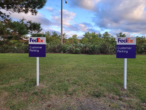 Shipping and Mailing Service «FedEx Ship Center», reviews and photos, 13500 EDS Dr, Herndon, VA 20171, USA