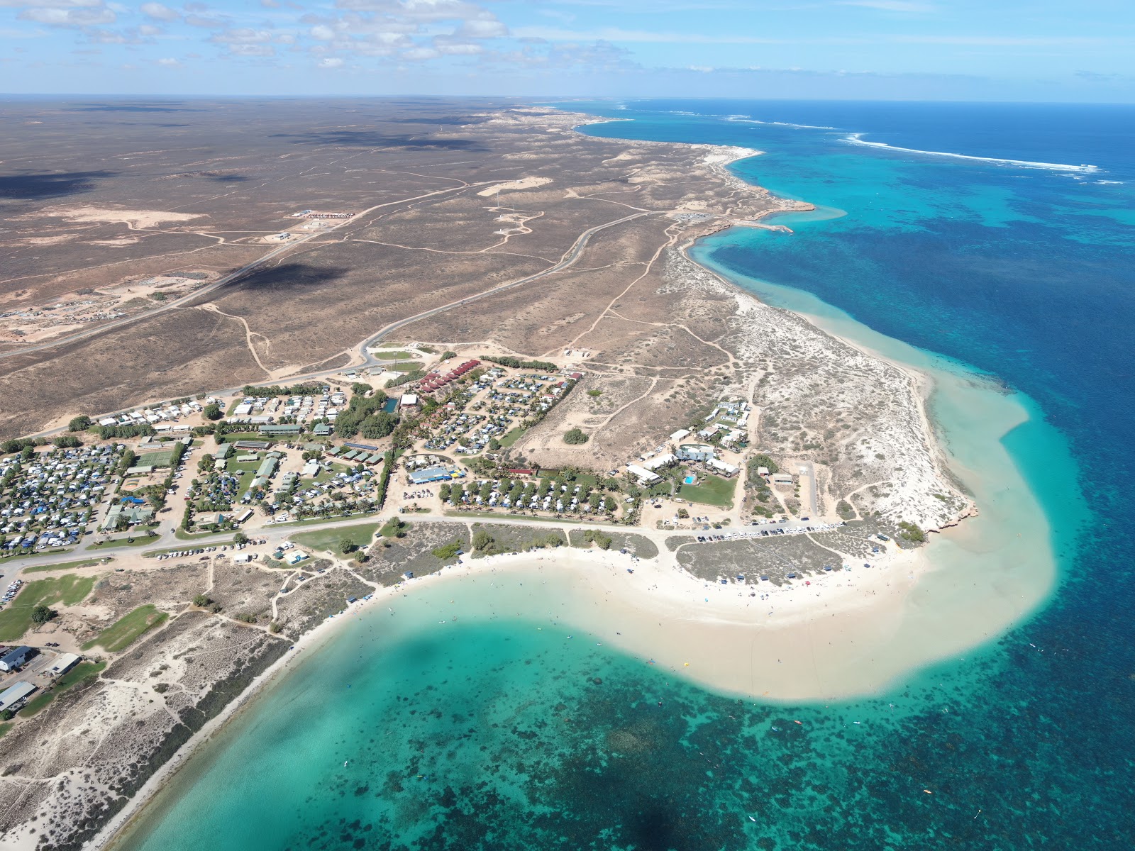Coral Bay Beach'in fotoğrafı imkanlar alanı