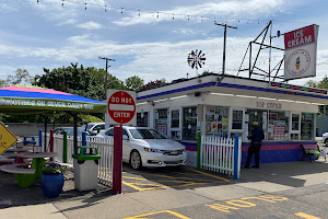 Smoothies On 7 Mile Dairy Bar image