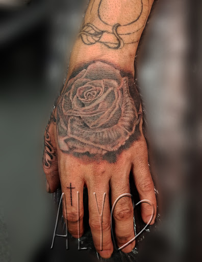 Tattoo Shop «Black Pearl Tattoo Studio & Gallery», reviews and photos, 509 Main St, Hyannis, MA 02601, USA