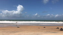 Photo de Plage de l'Amour entouré de montagnes