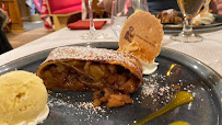 Apfelstrudel du Restaurant de spécialités alsaciennes Muensterstuewel à Strasbourg - n°3