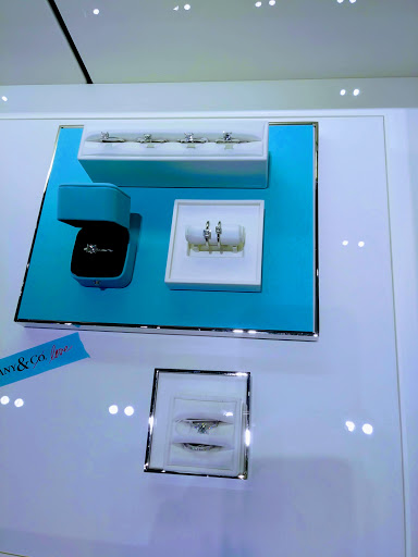 Jewelry Store «Tiffany & Co.», reviews and photos, 1151 Galleria Blvd, Roseville, CA 95678, USA