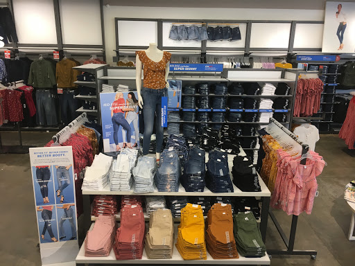 Clothing Store «Old Navy», reviews and photos, 3131 E Main St, Mohegan Lake, NY 10547, USA