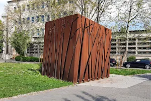 Monuments and memorials to the Katyń Massacre in Budapest image