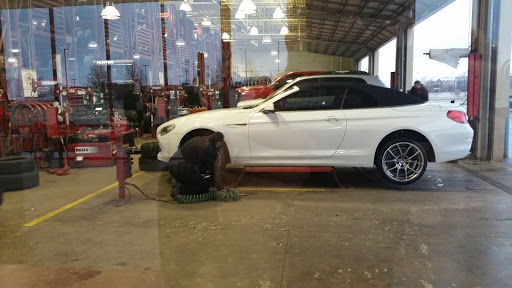 Tire Shop «Discount Tire Store - Homer Glen, IL», reviews and photos, 14011 S Bell Rd, Homer Glen, IL 60491, USA