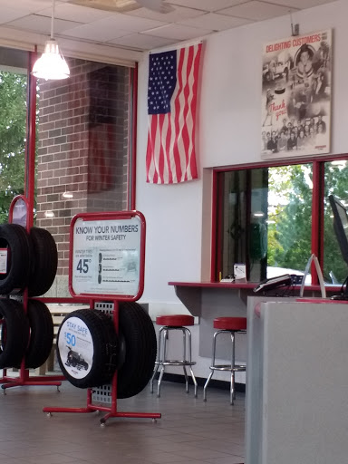 Tire Shop «Discount Tire Store - Auburn Hills, MI», reviews and photos, 200 Brown Rd, Auburn Hills, MI 48326, USA