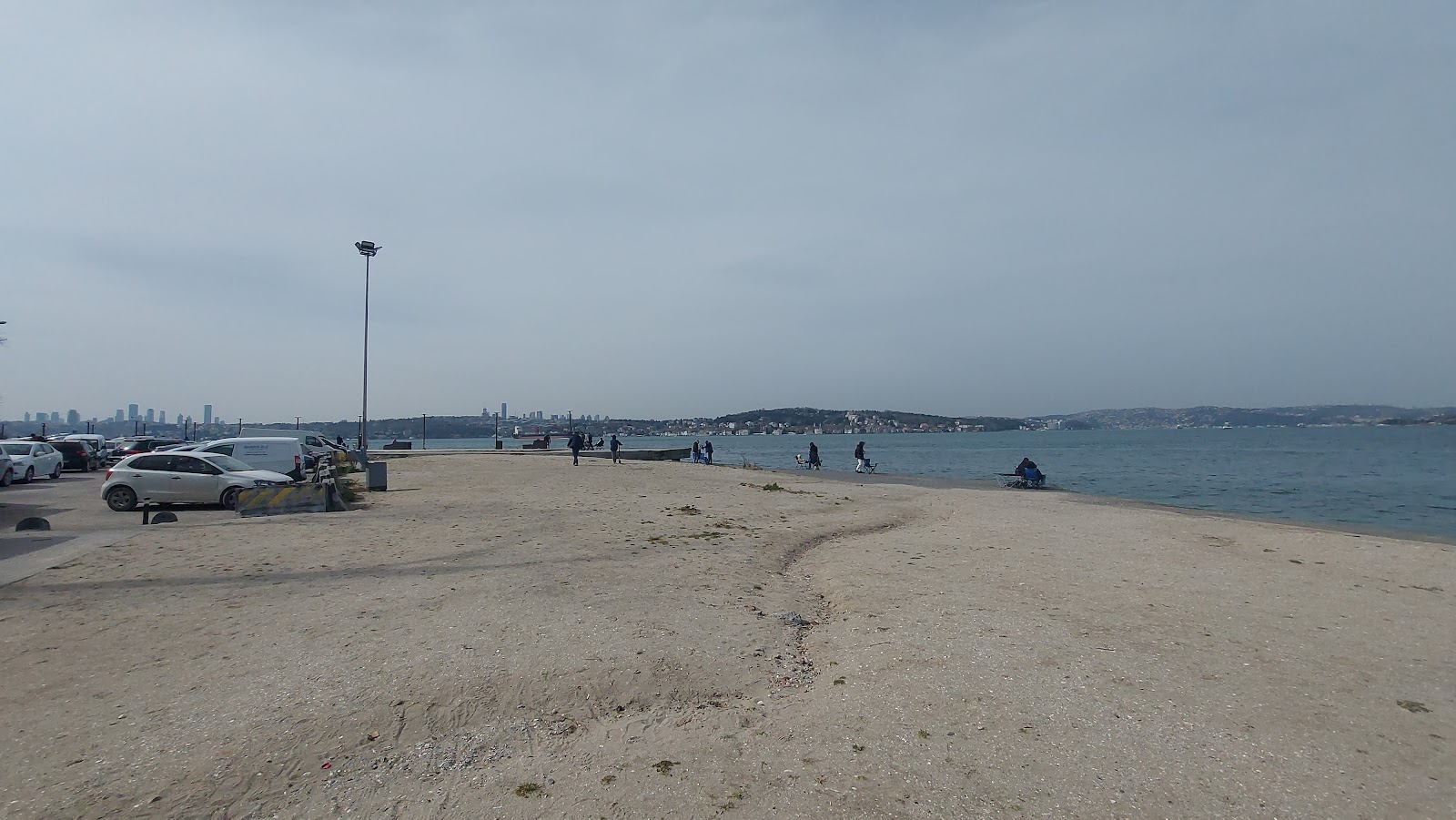 Fotografie cu Pasabahce Plaji cu o suprafață de apa pură turcoaz