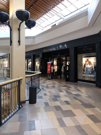 Shopping Mall «Beachwood Place», reviews and photos, 26300 Cedar Rd, Beachwood, OH 44122, USA