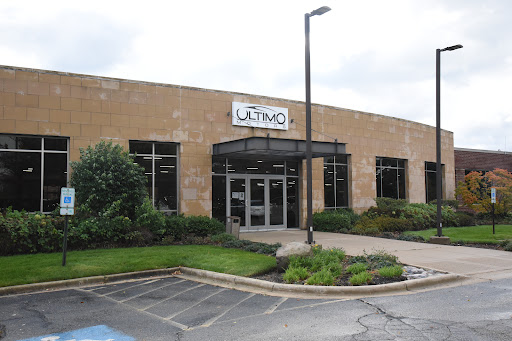Car Dealer «Ultimo Motors», reviews and photos, 4575 Weaver Pkwy, Warrenville, IL 60555, USA