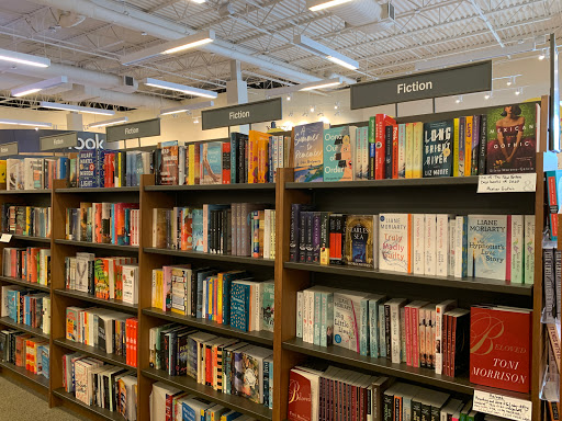 Book Store «Barnes & Noble Booksellers Fredericksburg/ Central Park», reviews and photos, 1220 Carl D. Silver Parkway, Fredericksburg, VA 22401, USA